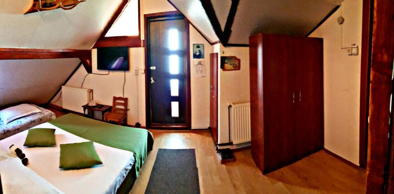 Pensiunea Micutul Vrajitor Arefu Esterno foto